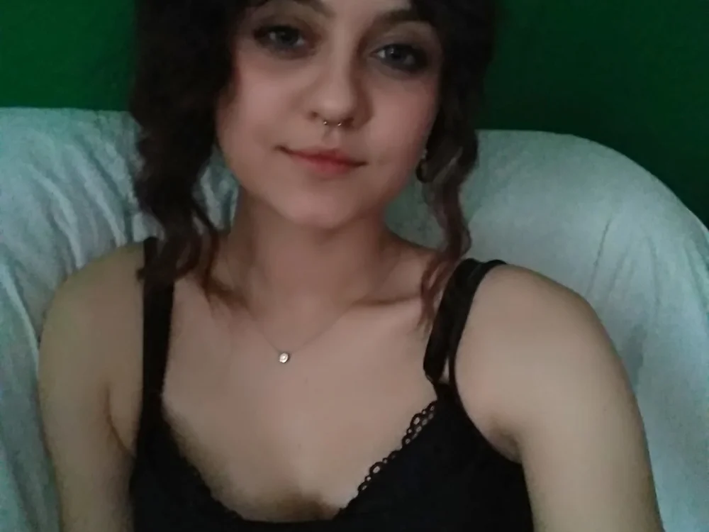 LovelyDominika's Offline Chat Room