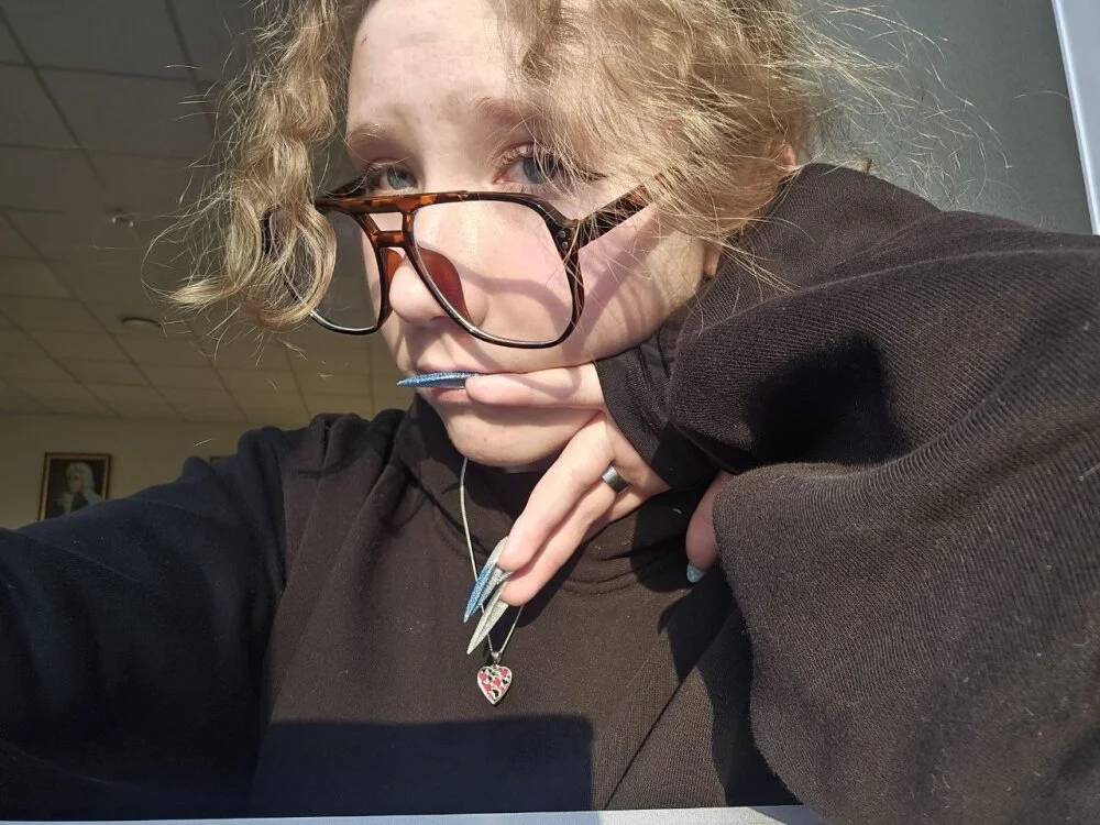 دردشة AmalElway الجنسية دون اتصال