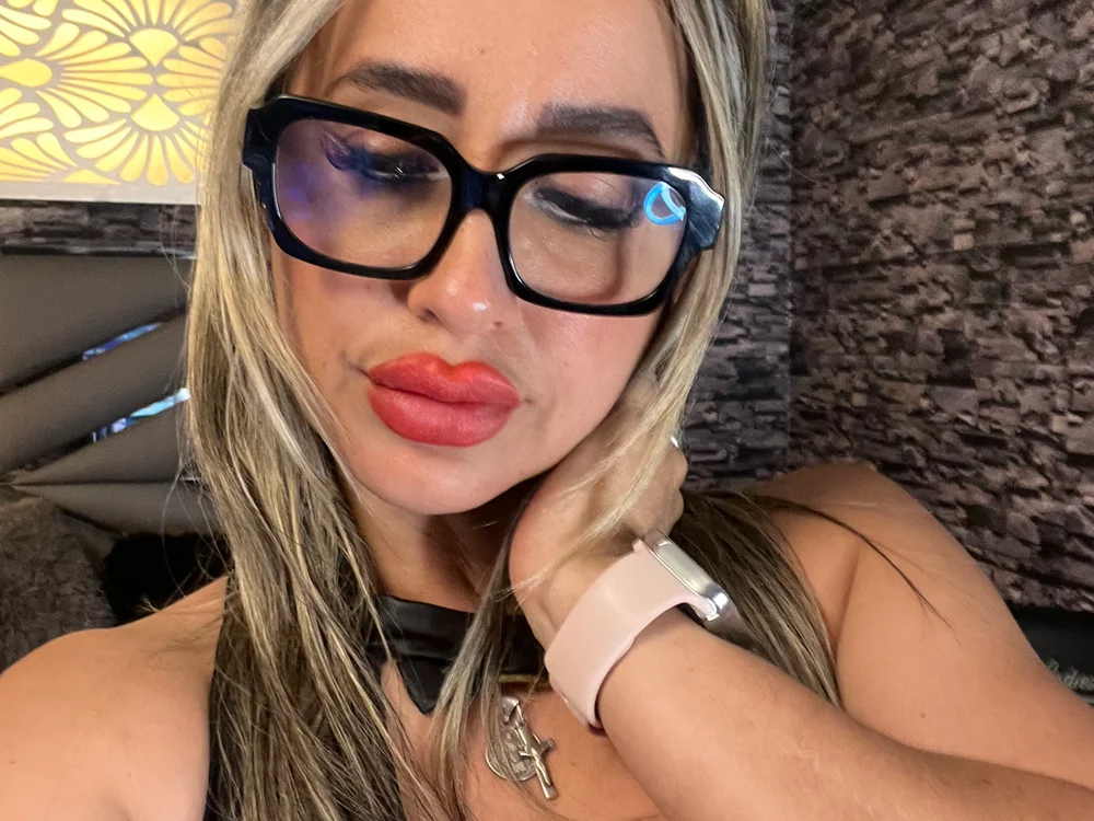Nicolle_Doll_ Adlı Modelin Çevrimdışı XXX Sohbeti