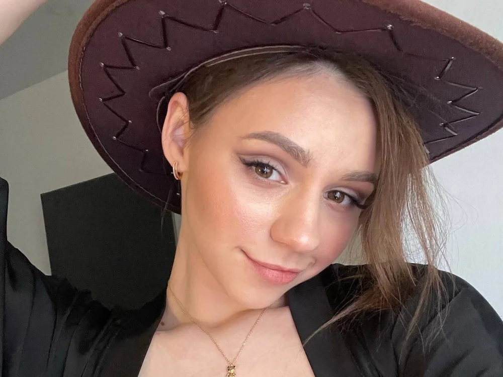 Agnessi__'s Offline XXX Chat