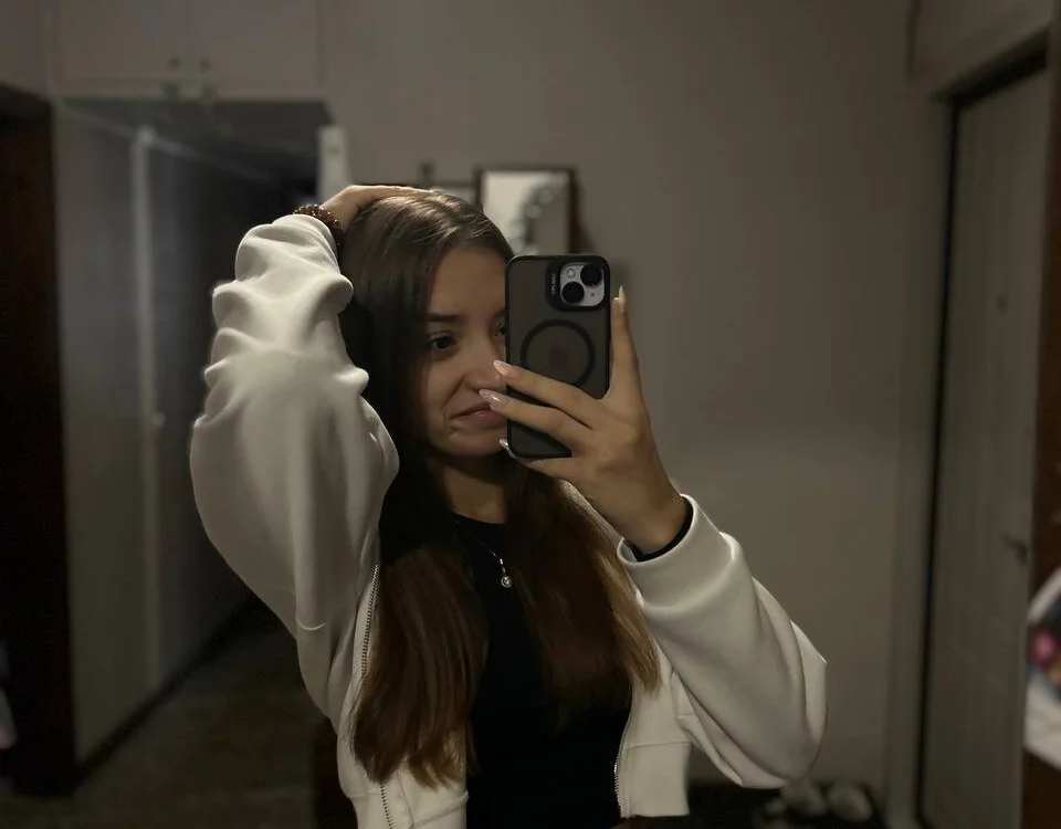 EleneHarriss' Offline Chat Room