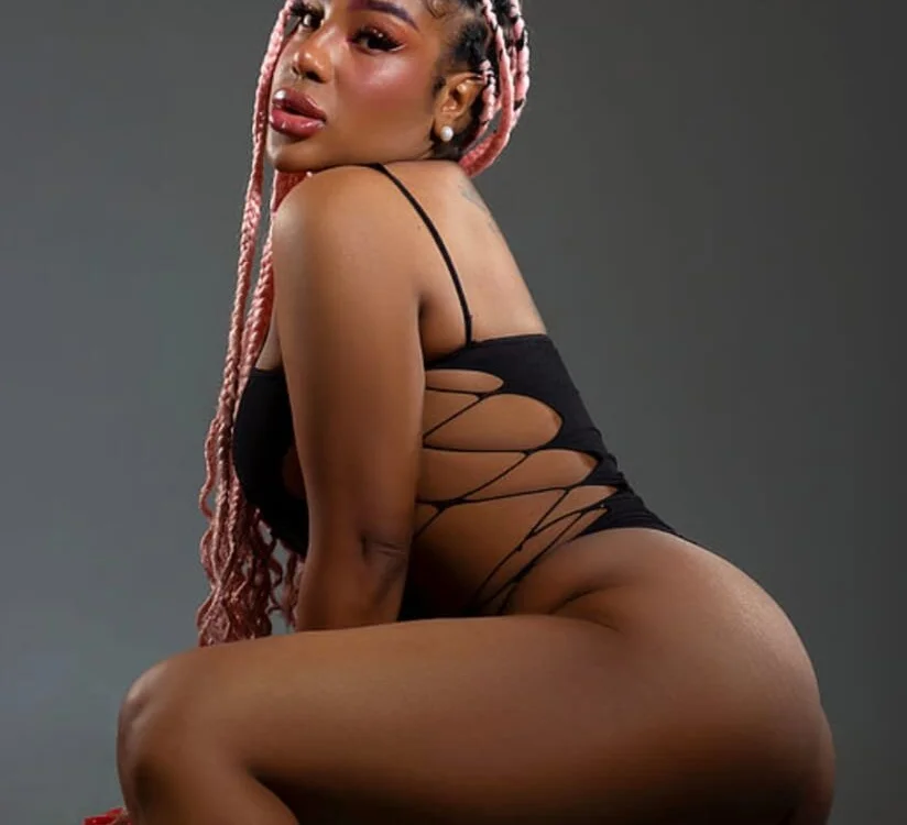 Queen_Amara Chat XXX offline