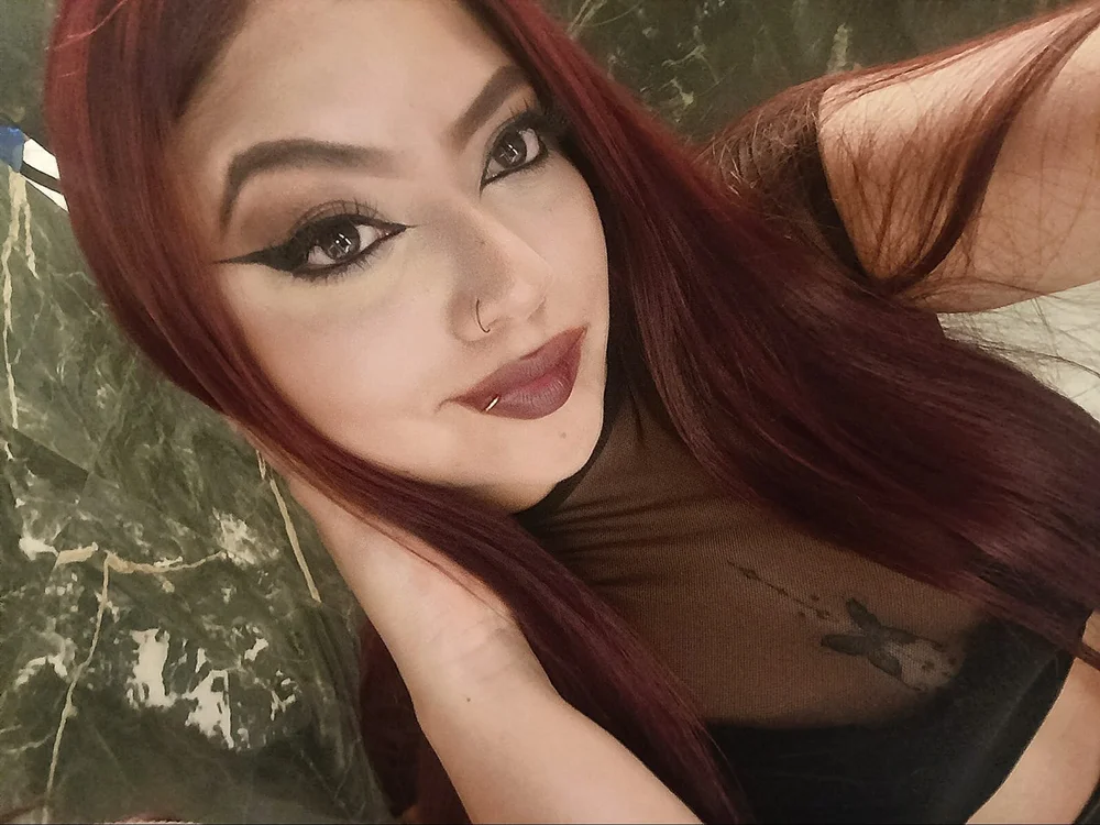 bella_ada's Offline Chat Room