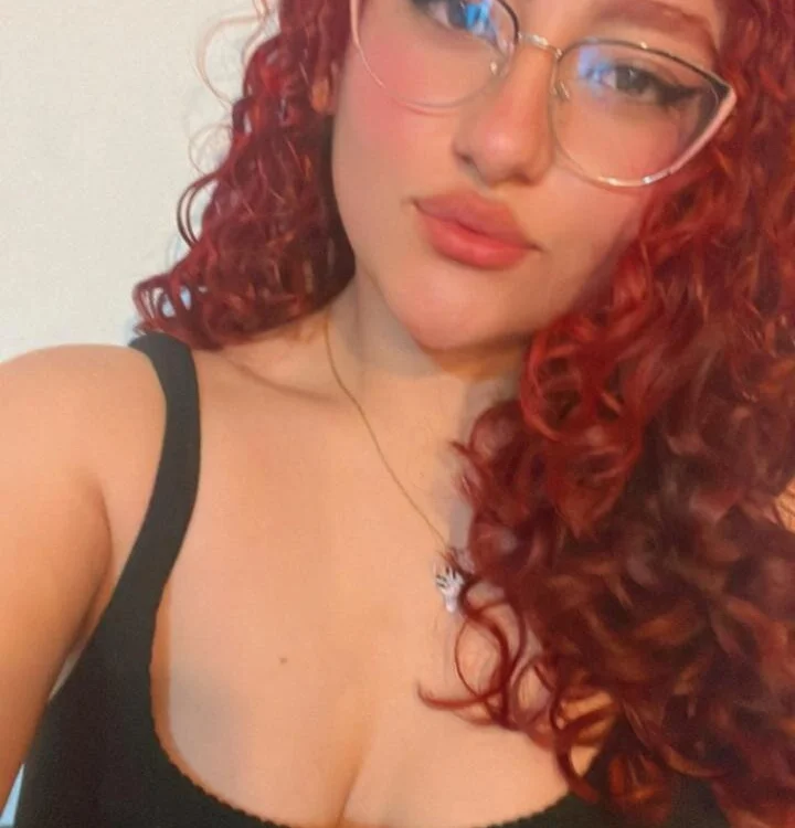 دردشة Roxanne_morelli الجنسية دون اتصال