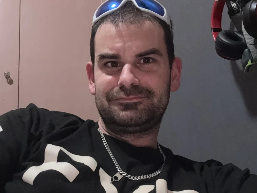 chris90baby: συνομιλία ΧΧΧ εκτός σύνδεσης