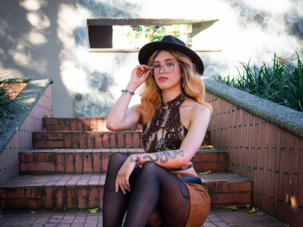 Crystal_Rose__ offline XXX-chat