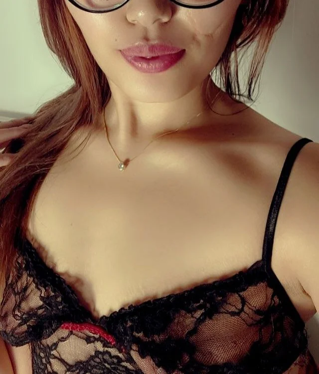 adele_di অফলাইন চ্যাট রুম