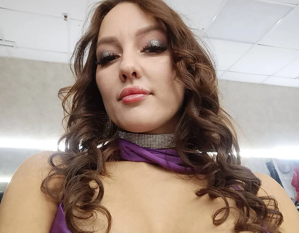 Lustfulsinnerr's Offline XXX Chat