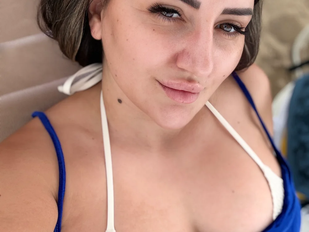 SophieRoouse Adlı Modelin Çevrimdışı XXX Sohbeti