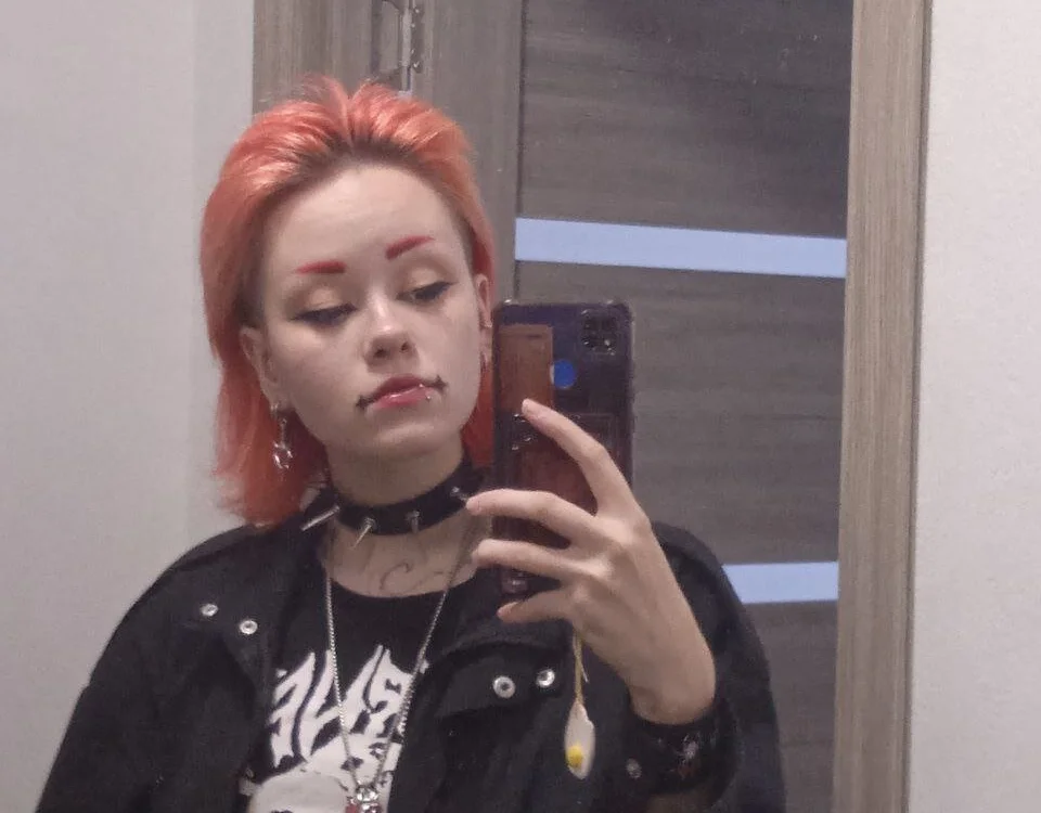 VerityAlsopp's Offline Chat Room
