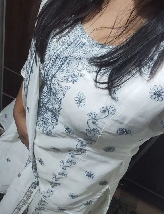 Minakshi_32's Offline XXX Chat