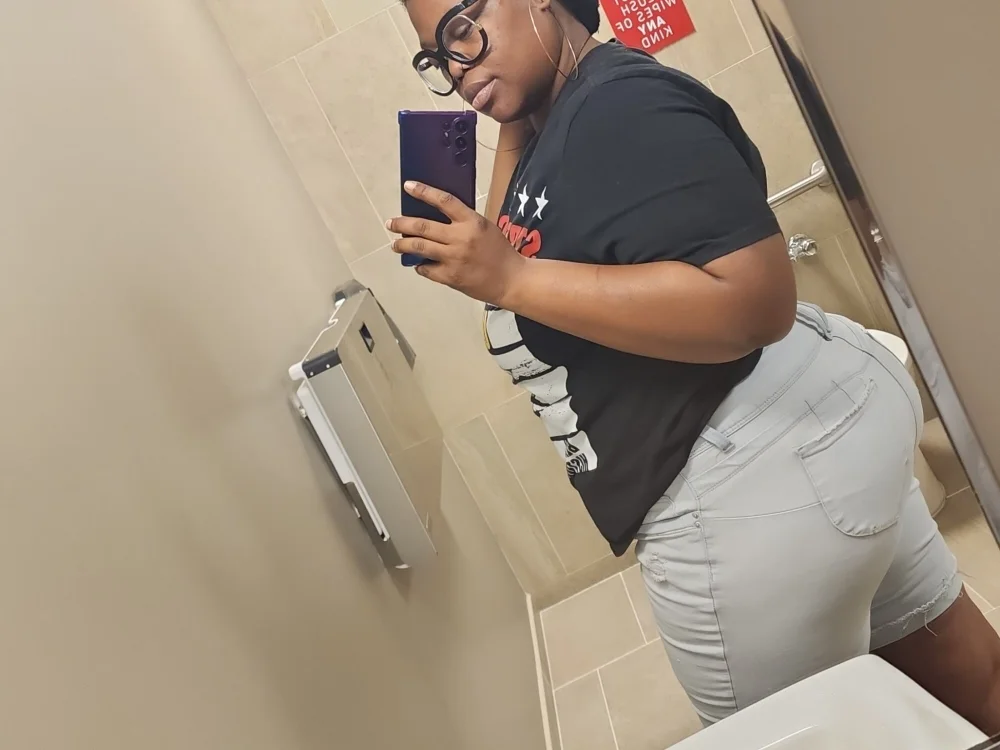 ThickkMadamm's Offline XXX Chat