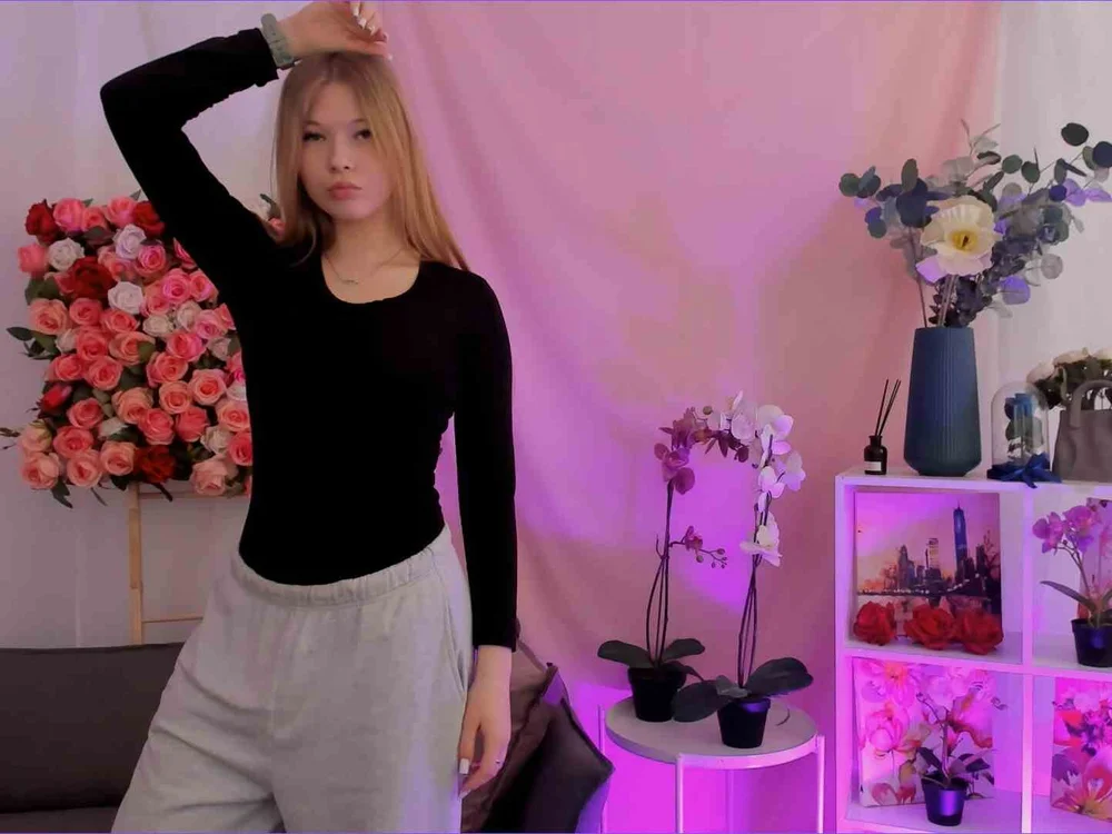 LunasFrost cam model