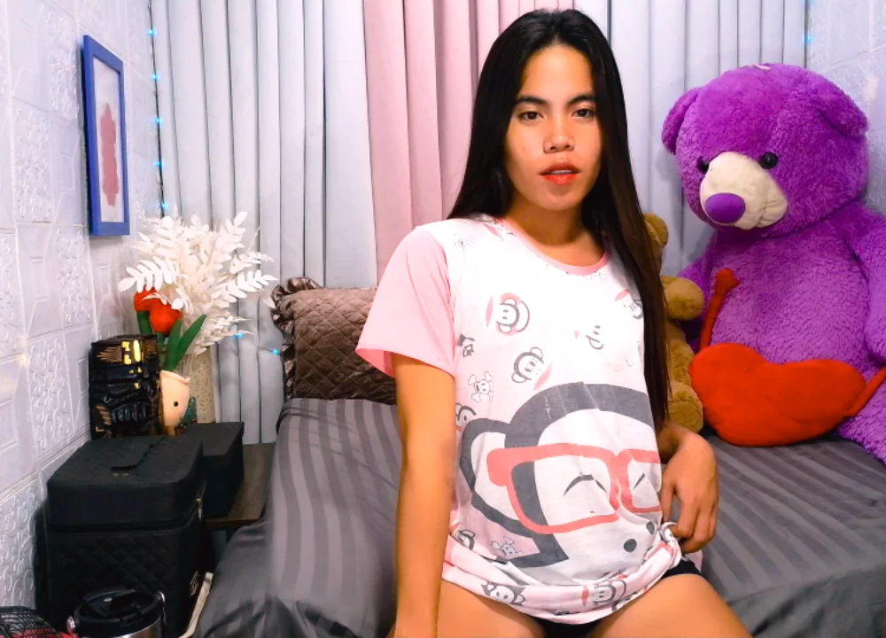 Azurah_cummer's Offline Chat Room