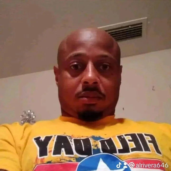 Riveraa79's Offline Chat Room
