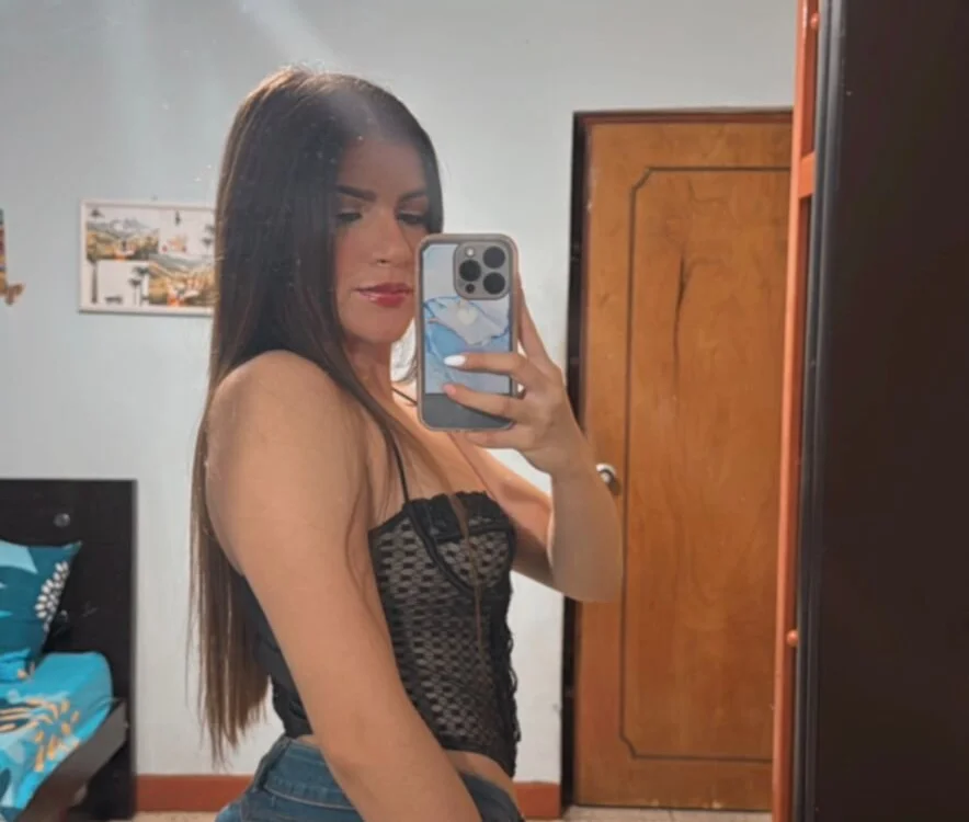 Sofi_bellee's Offline Chat Room