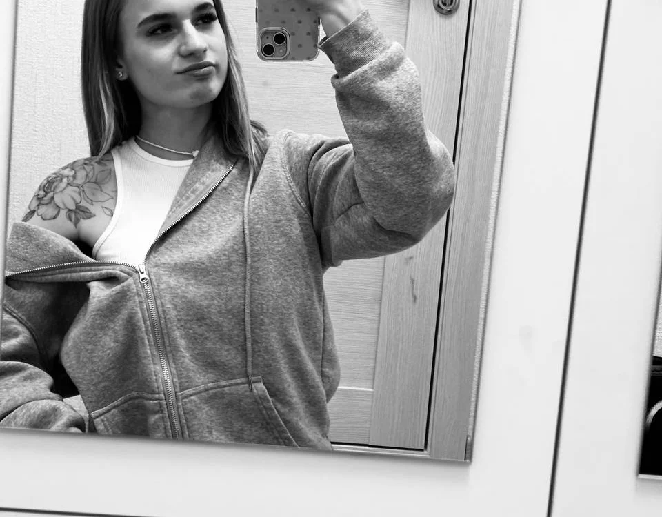 Stacey_Brow Offline XXX-chat