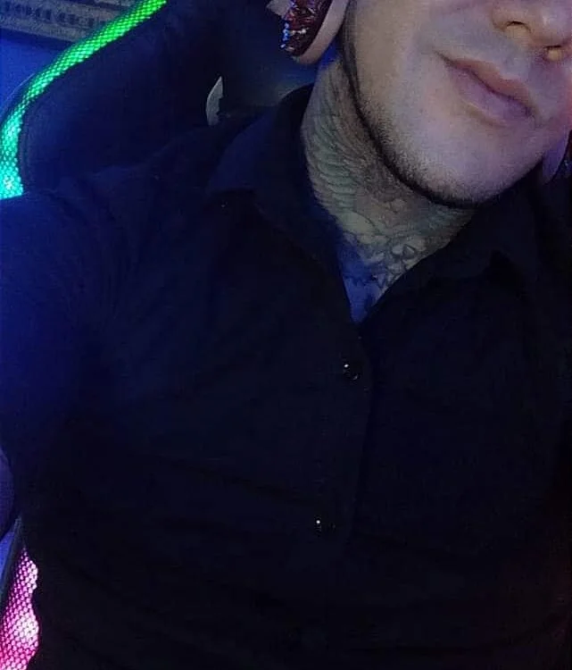 jhonny__ackerman Adlı Modelin Çevrimdışı XXX Sohbeti