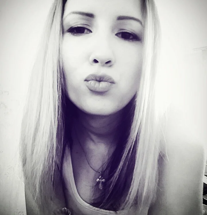 SurpriseLily's Offline Chat Room