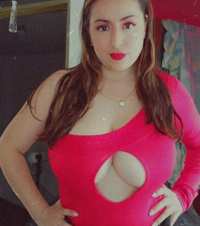 Allison_Busty's Offline Chat Room