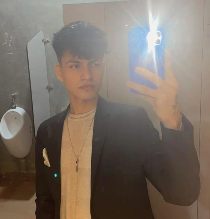 forbidden_kisses' Offline XXX Chat