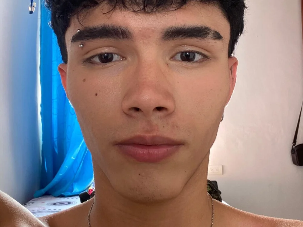 Aaron_tyosn offline XXX-chat