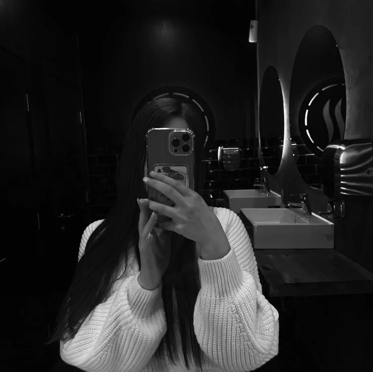 Em7MaA Adlı Modelin Çevrimdışı XXX Sohbeti