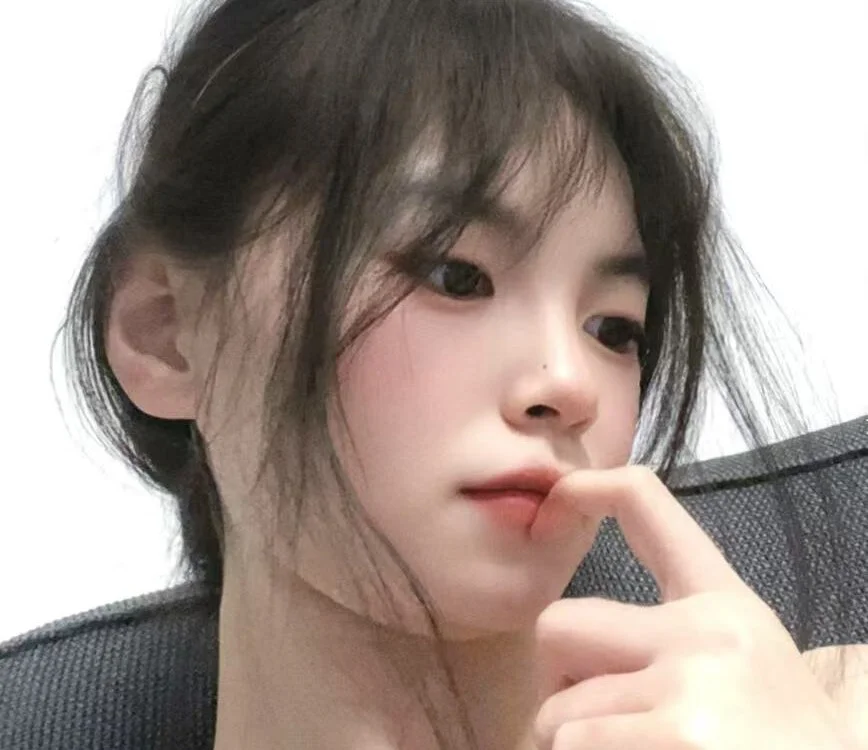 sisi2319 Adlı Modelin Çevrimdışı XXX Sohbeti