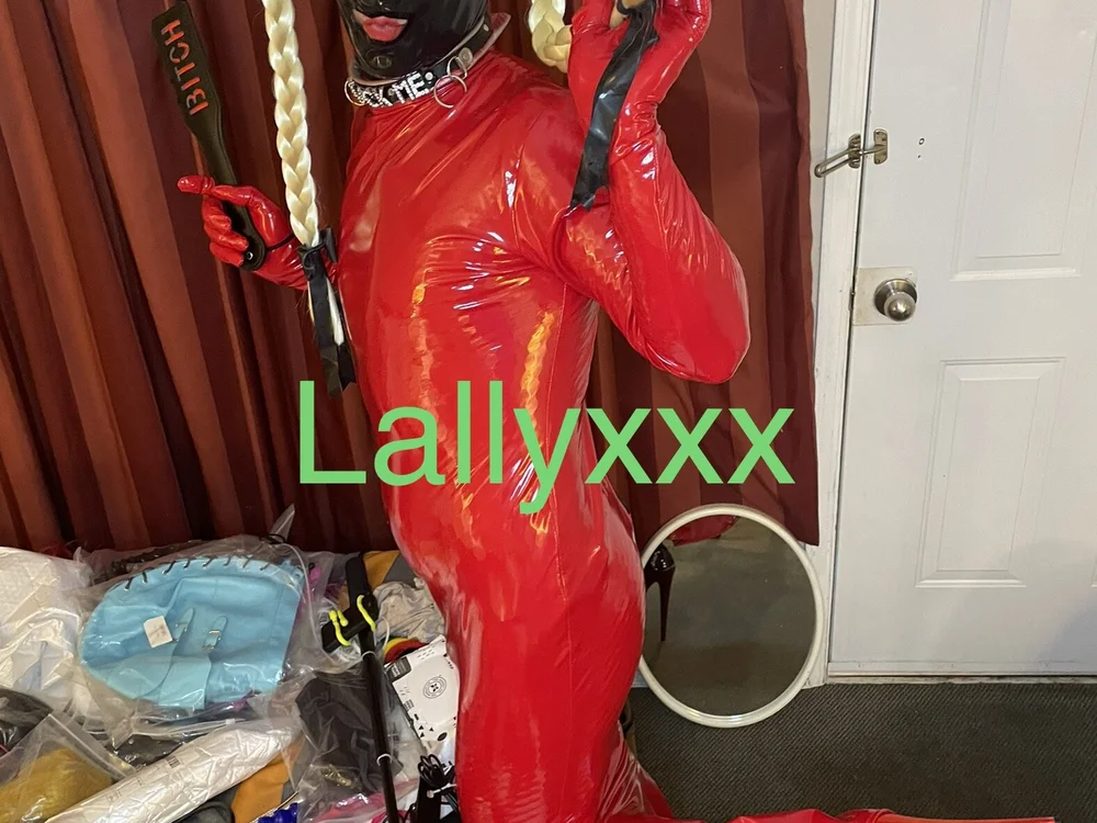 Lallyxxx@xh's Offline Chat Room