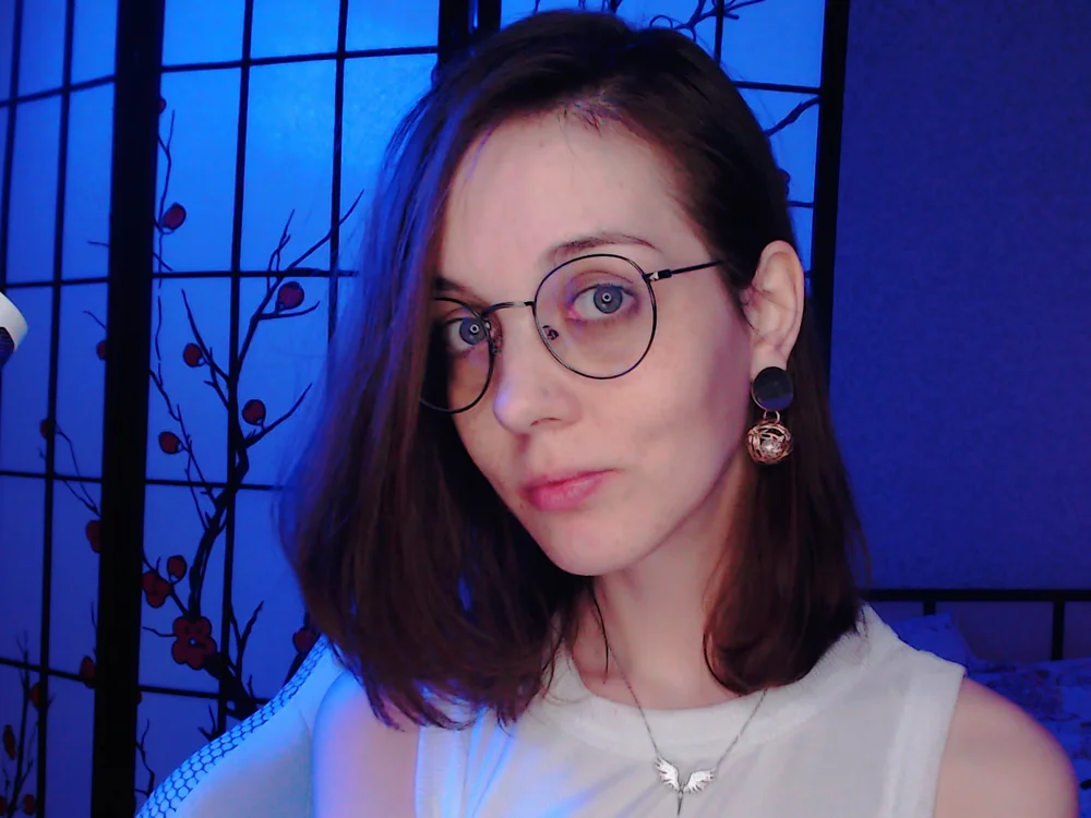Katie_Charm's Offline Chat Room