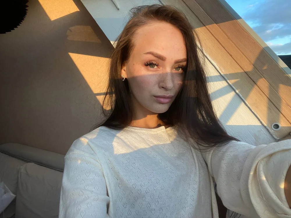 Desiree_Perhaps' Offline Chat Room