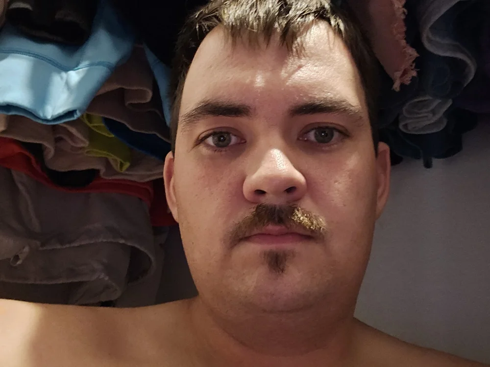 Fistinguy03's Offline Chat Room