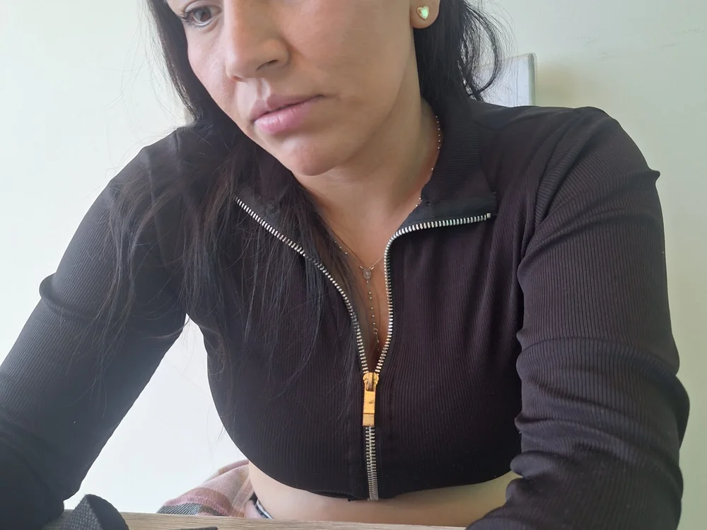 Charlote_lowen's Offline XXX Chat