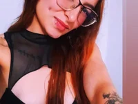 Queen_Cherry's Offline Chat Room