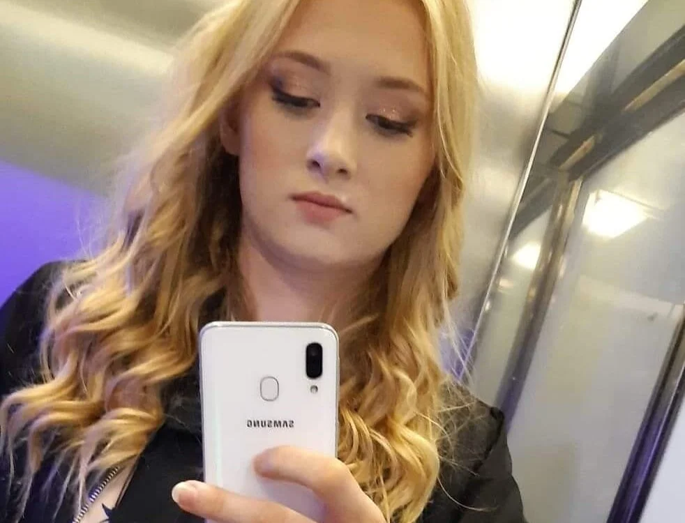 Offline chatovací místnost Adorable_Ana