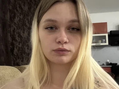 MaggyVerse Female Cameltoe Striptease Cam