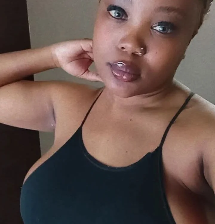 Hot-lady1's Offline XXX Chat