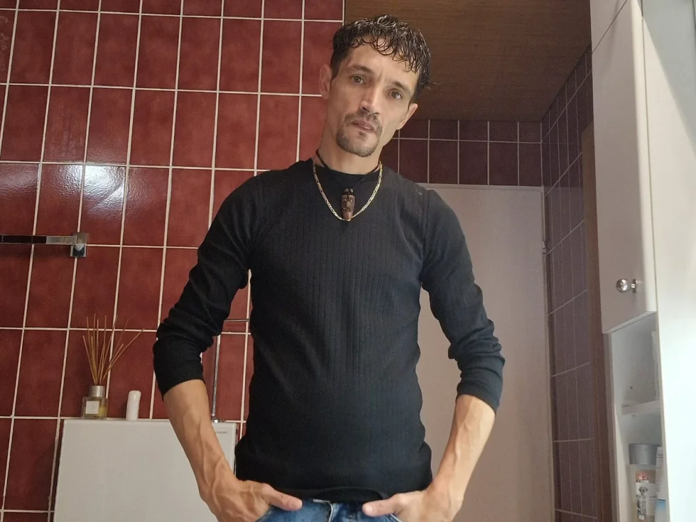 Chatroom XXX hors ligne de Mariobianca