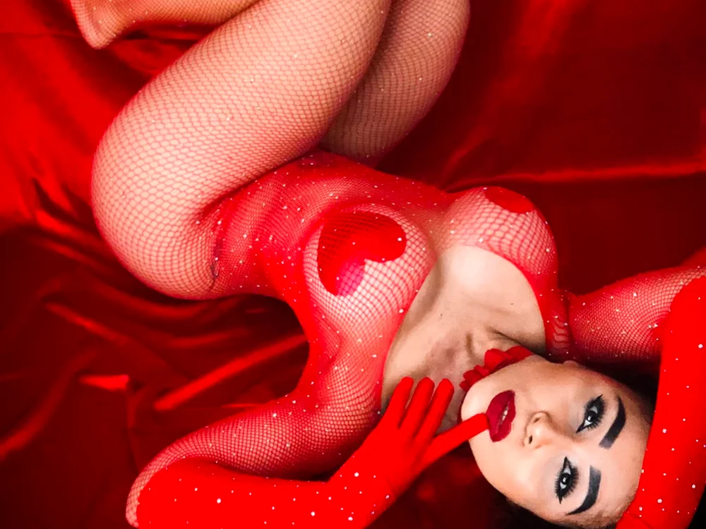 Natural_BIGASS_Nina offline XXX-chat