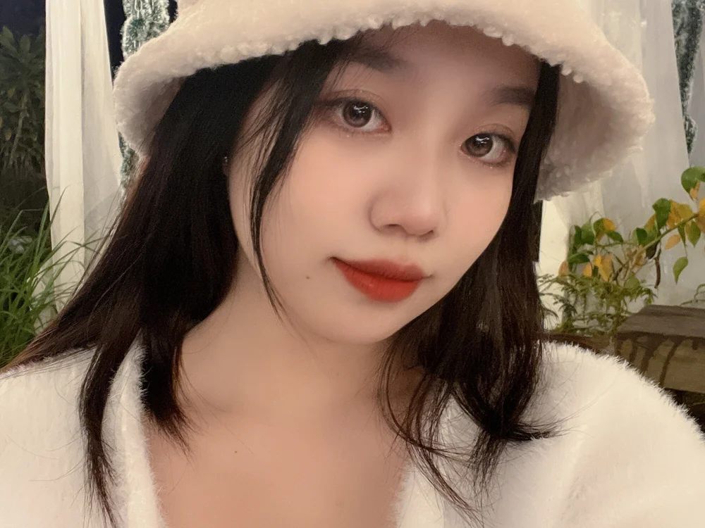 ----Strawberry----'s Offline XXX Chat