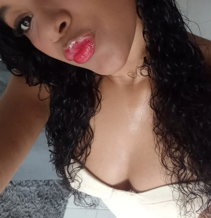 adelinne_'s Offline XXX Chat