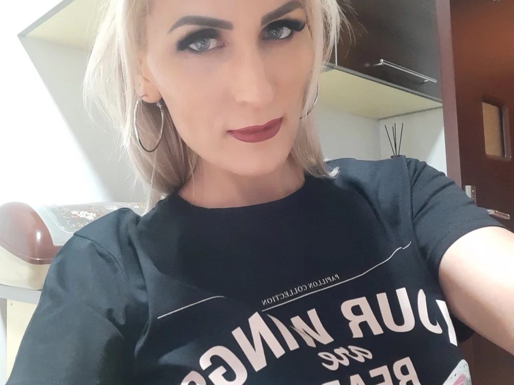 Allysaa84's Offline XXX Chat