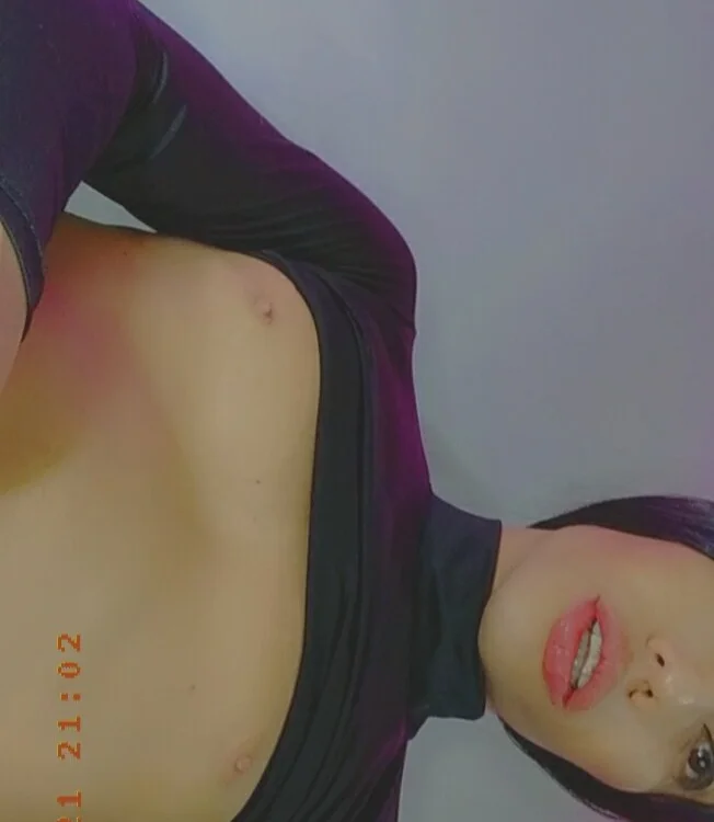 sexysara-21's Offline XXX Chat