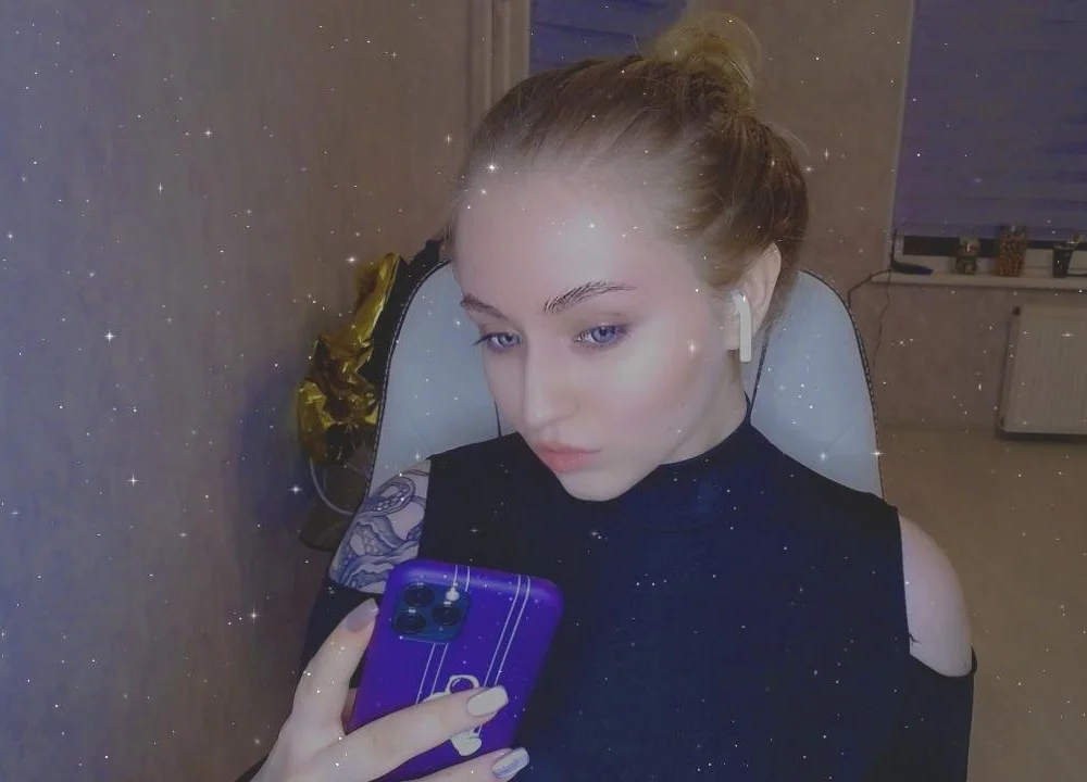 Victoriacuteee's Offline Chat Room