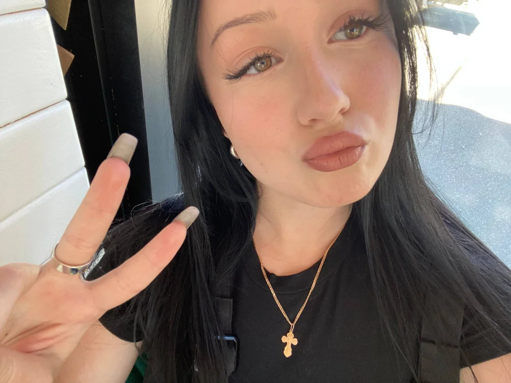 Eva_Rising's Offline Chat Room