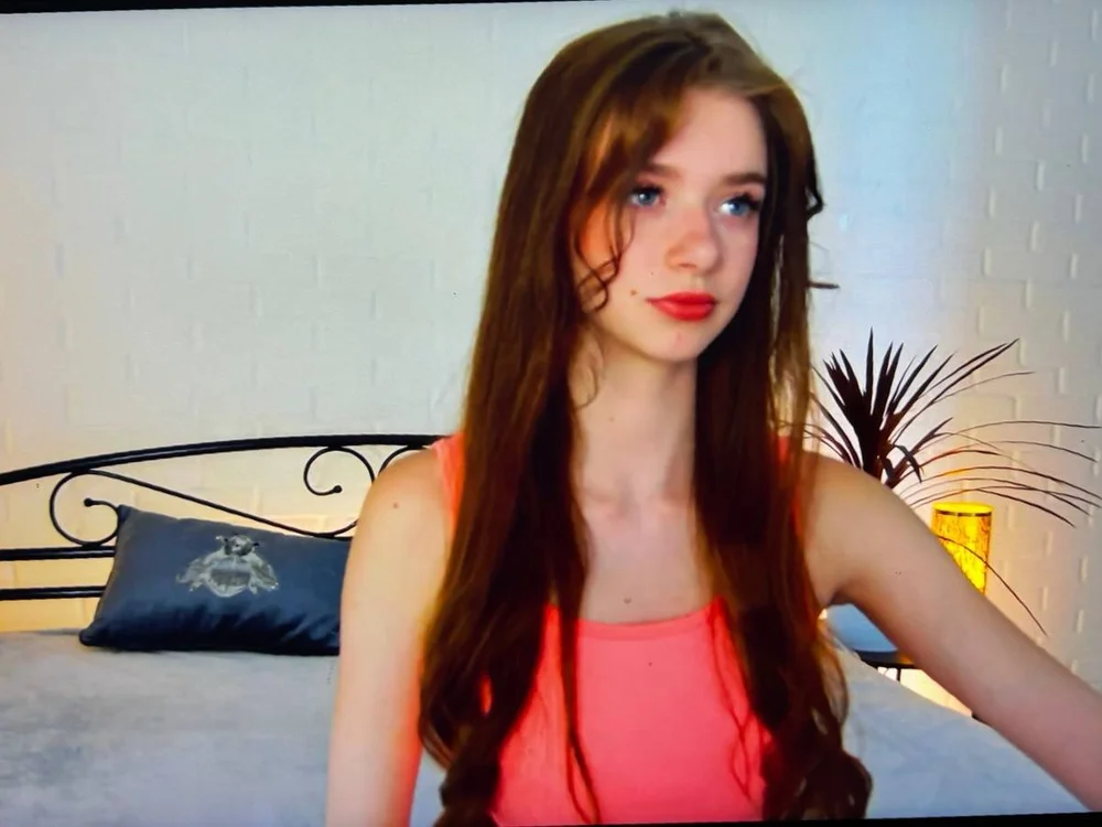 KelsiWest Offline XXX-Chat