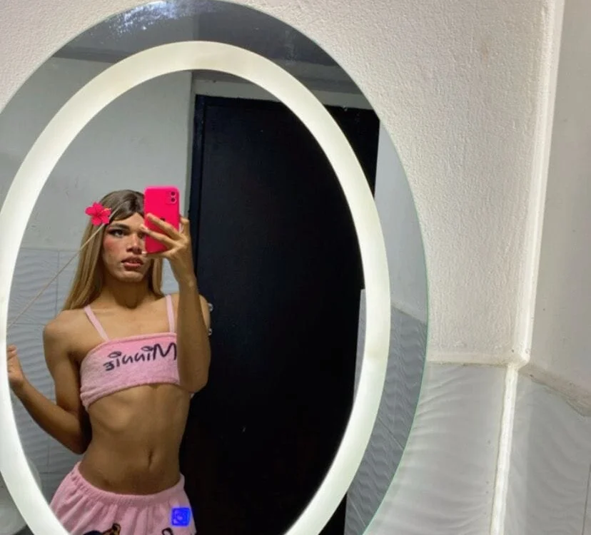 Chatroom XXX hors ligne de Latino_Femboy_18
