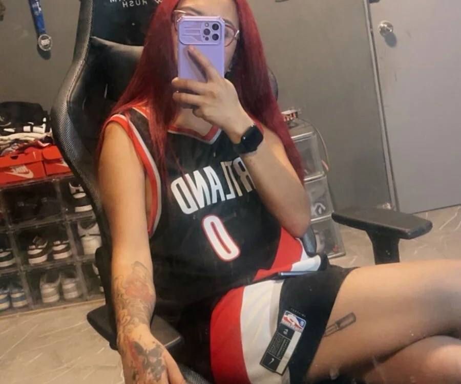 Ceciliahot27's Offline XXX Chat