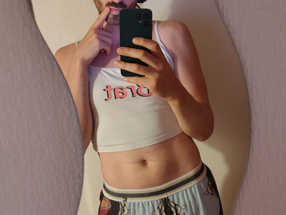Beardycutey Offline XXX Chat