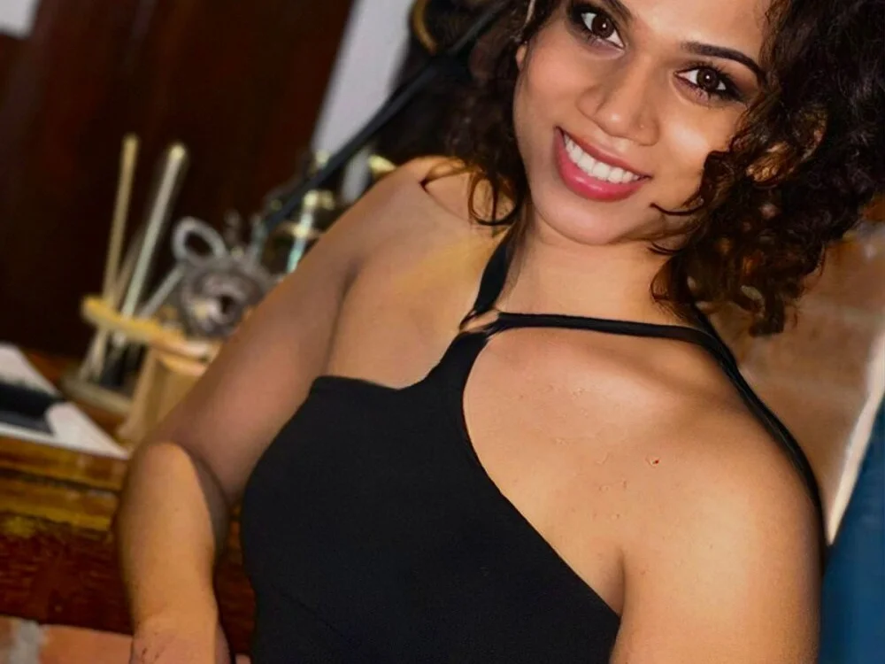 Shakeera20's Offline XXX Chat